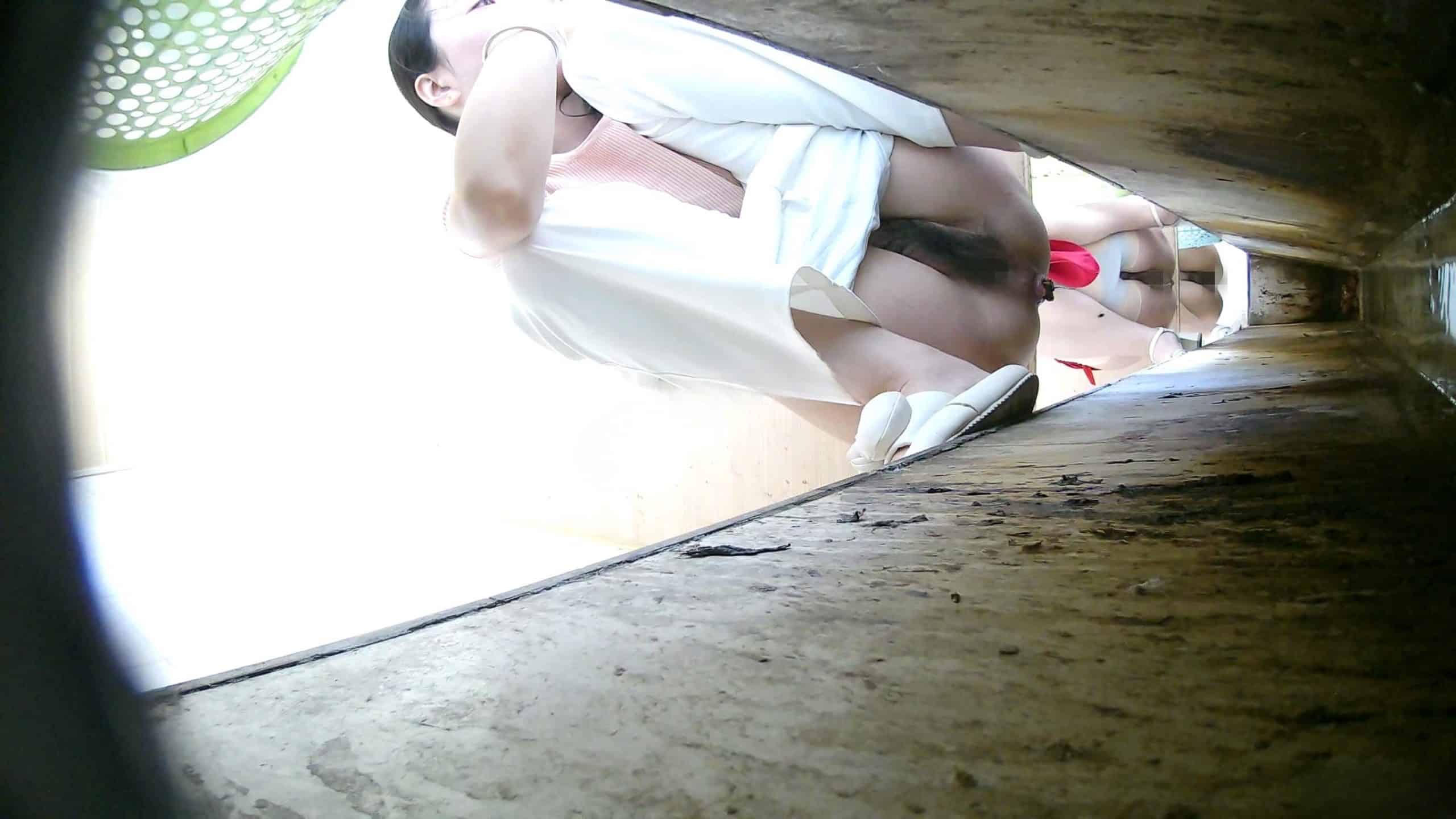 10月沟厕新作绝顶视角多逼同框临场感是十足61V/49G